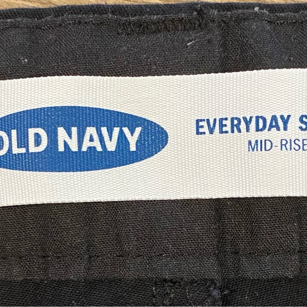 3 Pair Women’s size 8 Old Navy Everyday Shorts 5’ Inseam Gently Used - Picture 10 of 11
